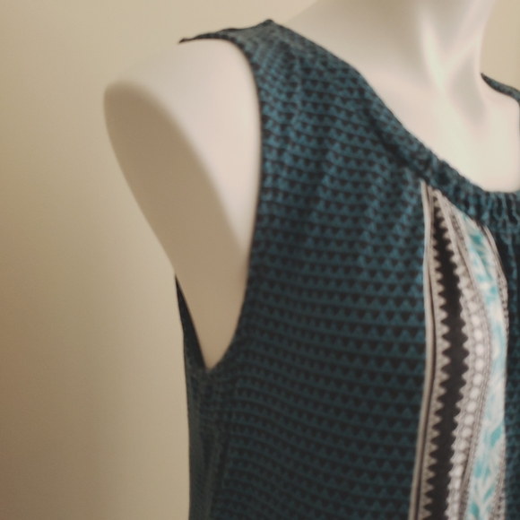 Croft & Barrow Medium Black and Green Pattern Top - Picture 4 of 9